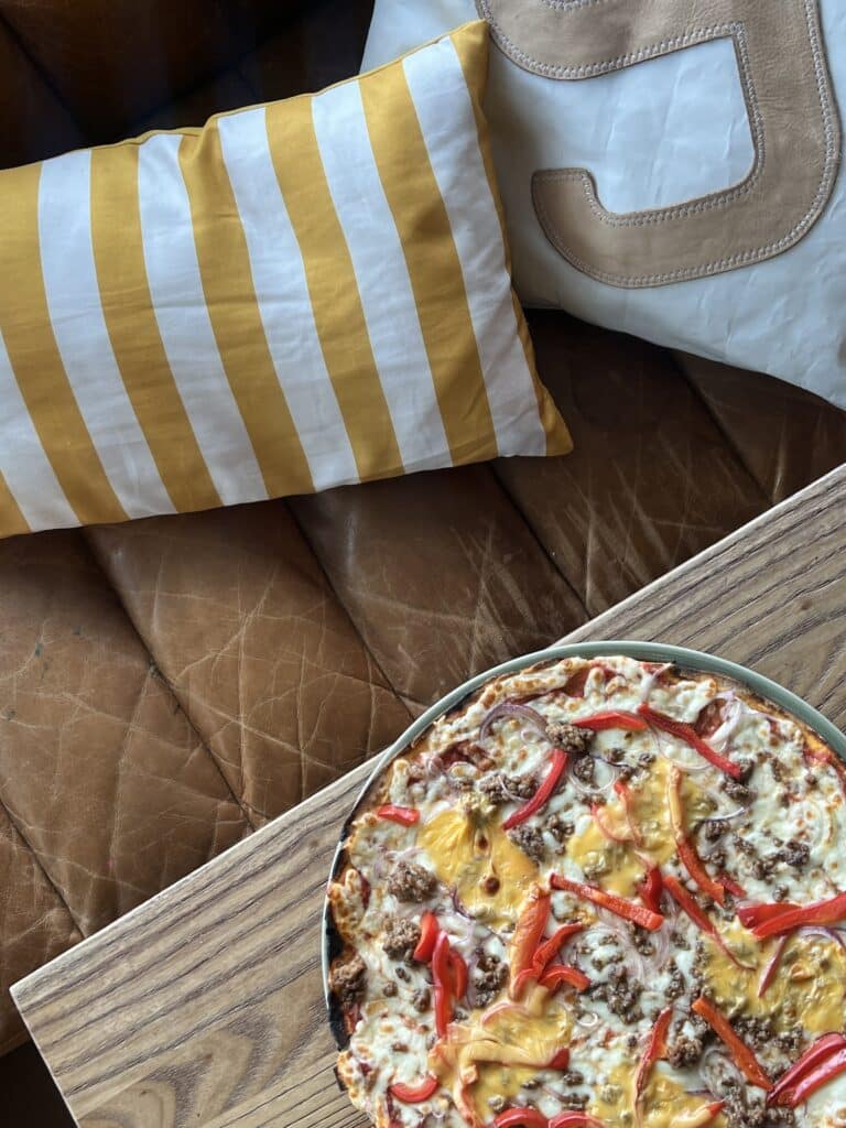 Pizza généreuse à partager — La Baleine Lorient