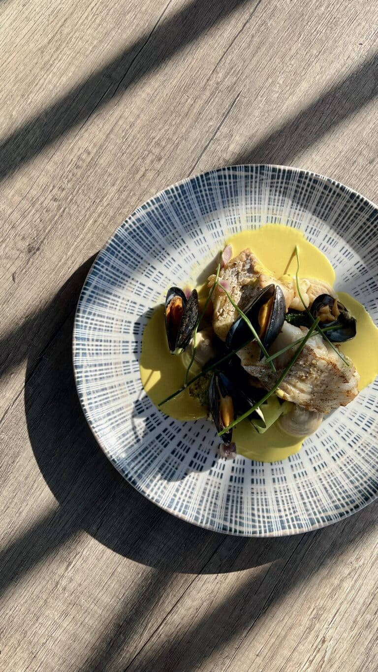 Poisson et moules au beurre blanc — la cuisine iodée de La Baleine