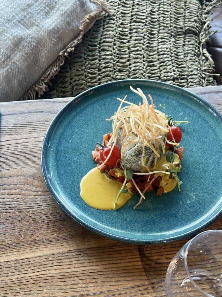 Poisson du marché, sauce safranée — restaurant La Baleine Lorient
