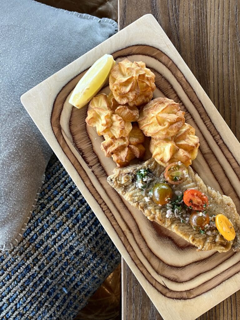 Poisson meunière et pommes duchesse — cuisine maison La Baleine