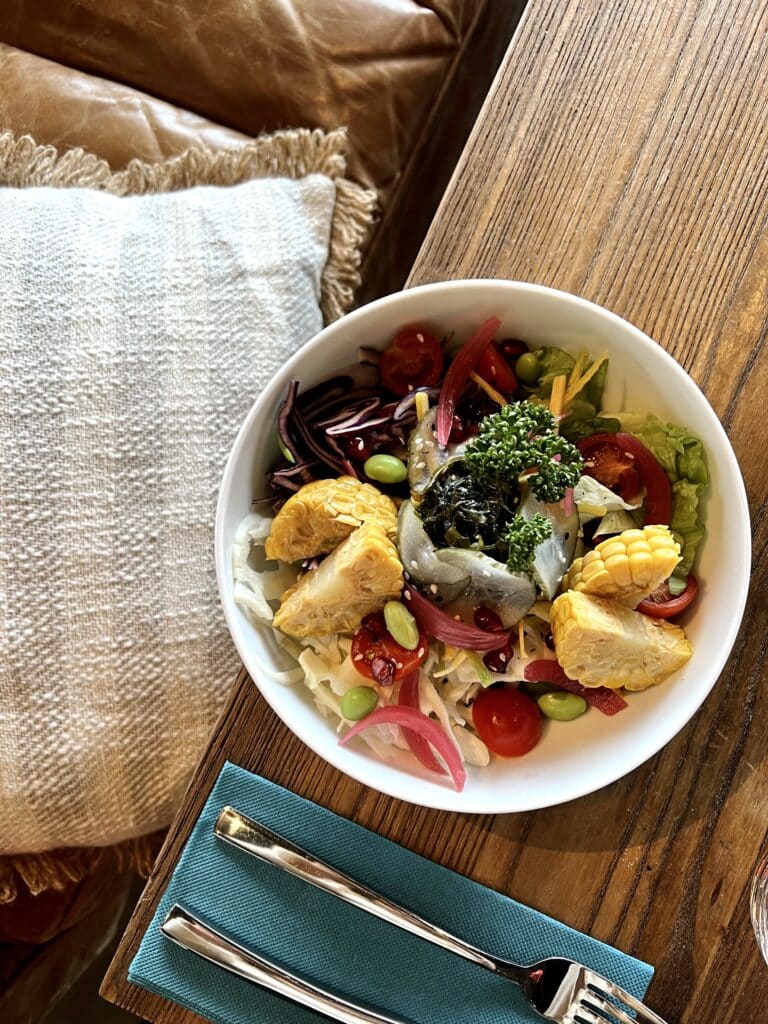 Salade fraîcheur du moment — La Baleine, Lorient La Base