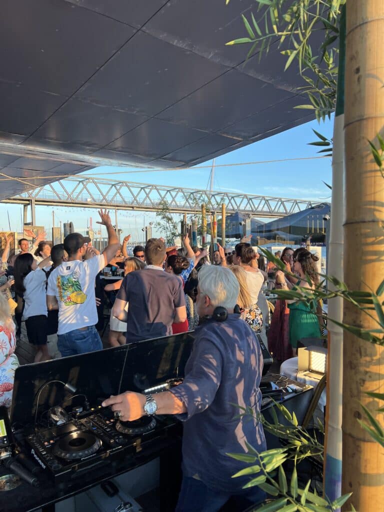 DJ set au soleil sur la terrasse — La Baleine, Lorient La Base